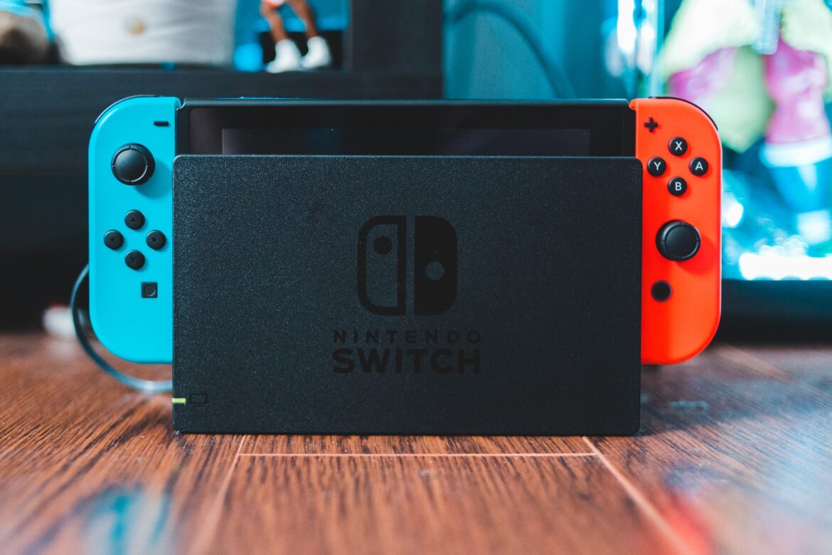 Nintendo Switch: Um console que oferece liberdade e diversão — O Nintendo Switch é um console híbrido que oferece aos jogadores a possibilidade de jogar tanto no modo portátil quanto no modo TV. Com uma biblioteca de jogos diversificada, o aparelho se torna uma excelente opção para os amantes de games.