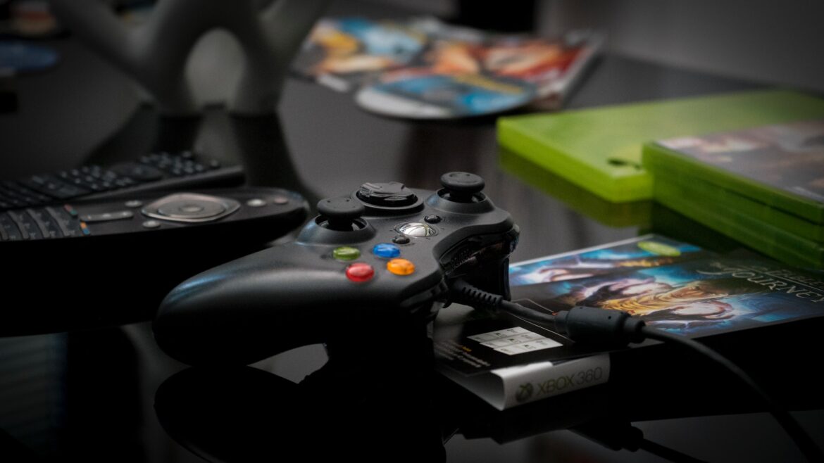 Microsoft encerra produção do Xbox 360 — A Microsoft anunciou o fim da produção do Xbox 360, após dez anos no mercado. O console vendeu mais de 84 milhões de unidades em todo o mundo.