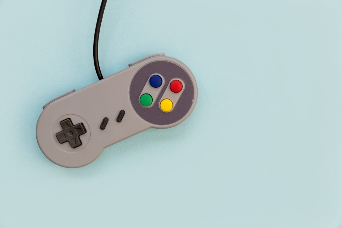 Conheça o Super Nintendo Entertainment System (SNES) — O SNES deixou sua marca na história dos videogames. Conheça sua história, seus jogos icônicos e a influência que teve no mundo dos jogos.