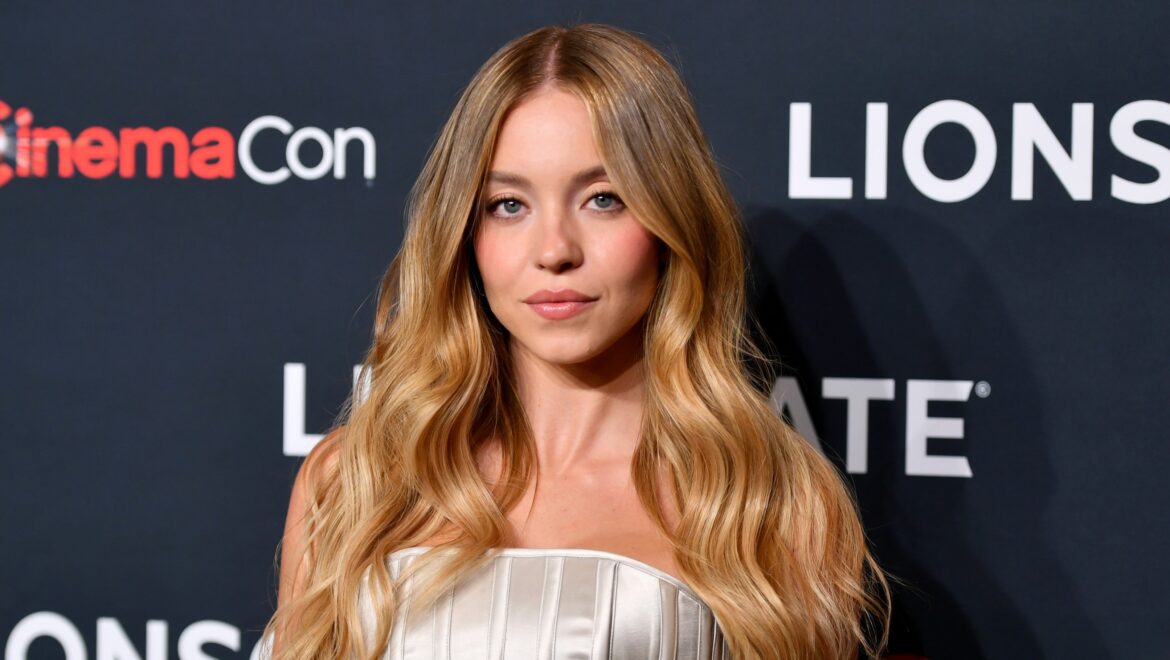 Sydney Sweeney estará em adaptação cinematográfica de Split Fiction — Sydney Sweeney, sucesso em Euphoria, protagonizará a adaptação de Split Fiction, com roteiristas de Deadpool e Wolverine.