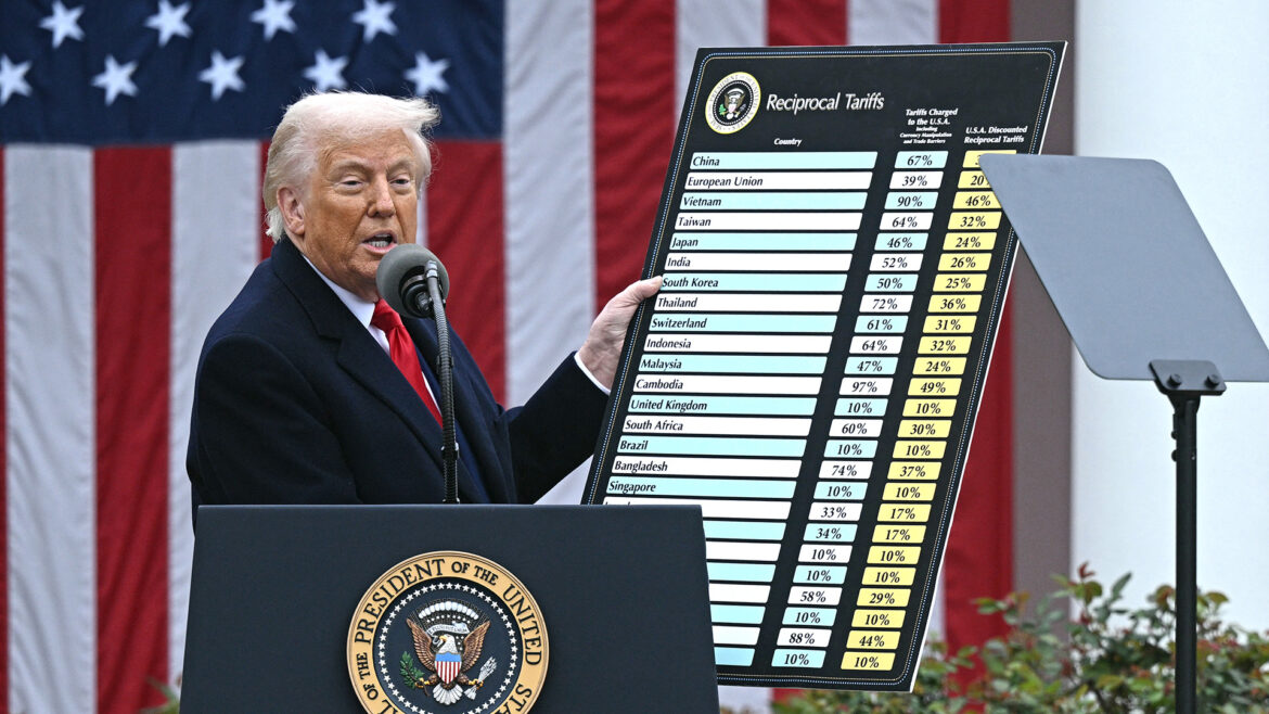 Tarifas sobre tecnologia aumentam incerteza nos EUA — Governo Trump cria confusão sobre tarifas para smartphones e hardware, impactando preços e consumidores nos EUA.