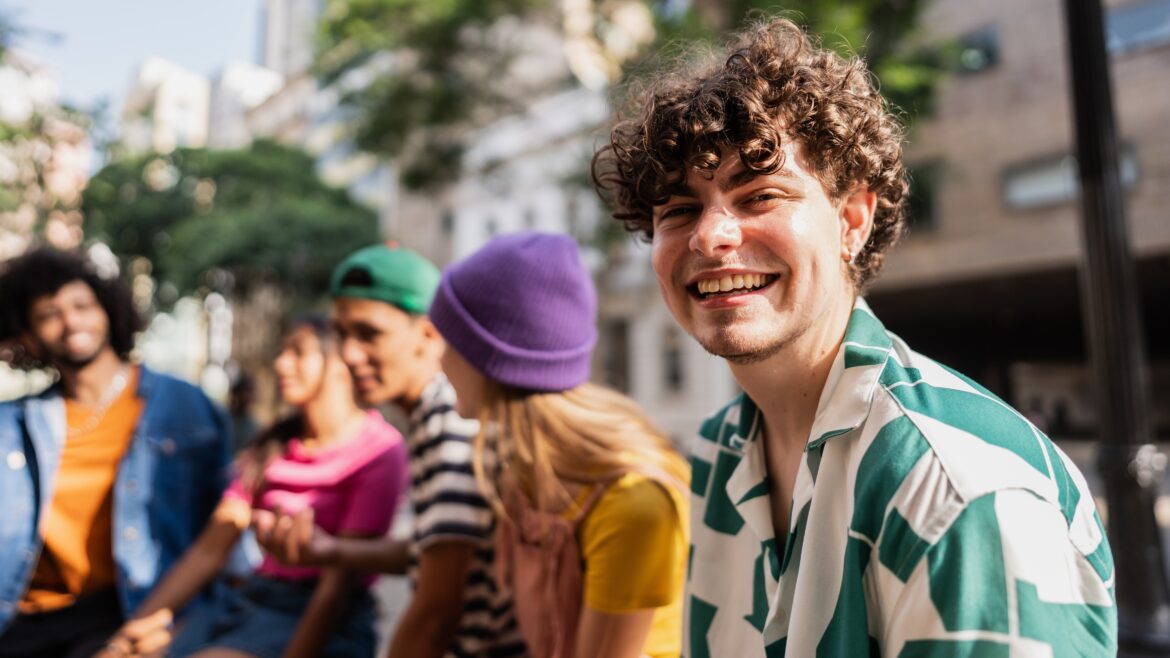 Brasil enfrenta desafios com jovens nem-nem — Brasil tem 5,3 milhões de jovens nem-nem. Desafios da Geração Z no mercado de trabalho refletem exclusão e desigualdades sociais.