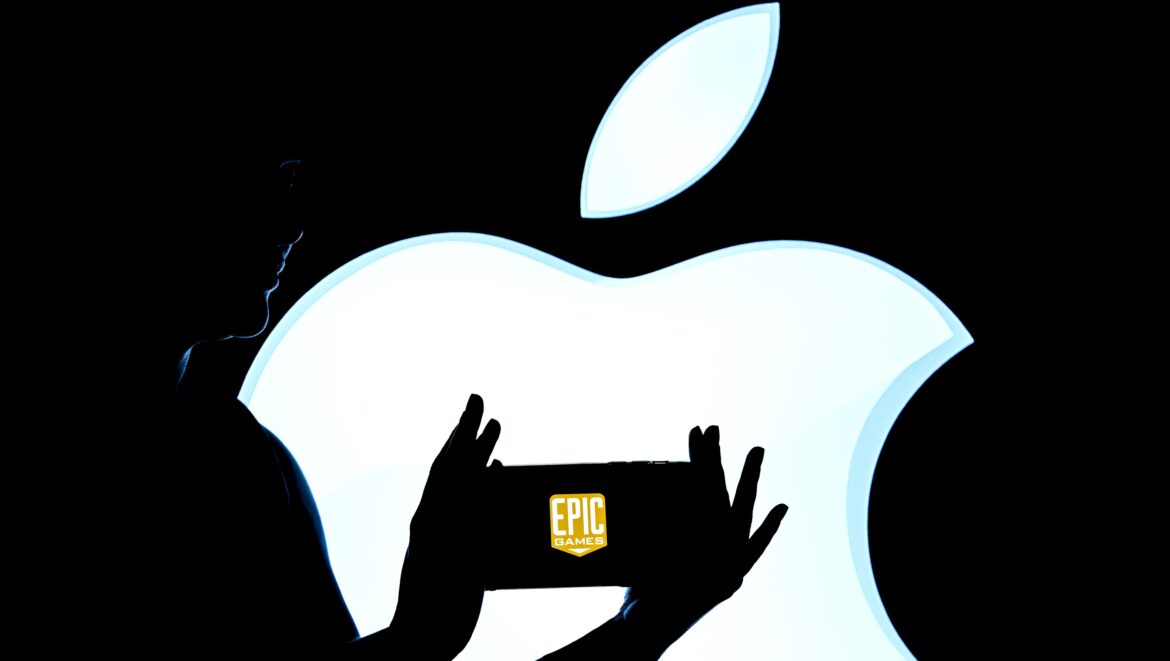 Epic e Apple: disputa intensa pelo retorno de Fortnite à App Store — Disputa entre Epic e Apple esquenta, com o futuro de Fortnite na App Store dos EUA sendo o foco das atenções.