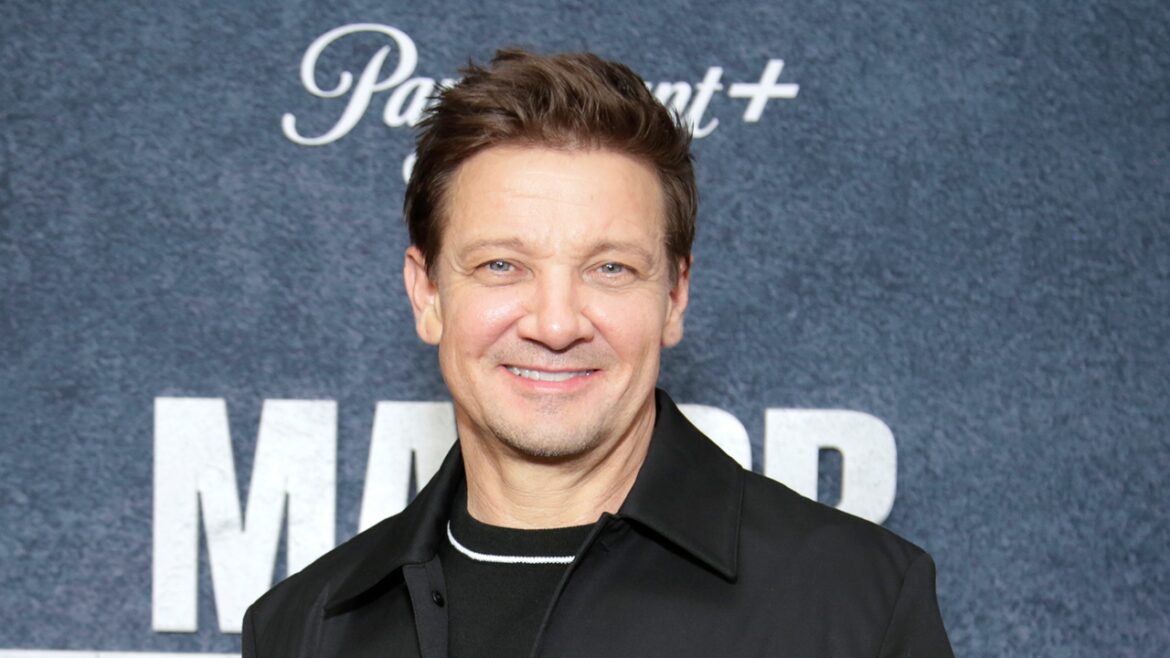 Jeremy Renner revela por que abandonou Missão Impossível — Jeremy Renner explicou que optou por abandonar Missão Impossível para priorizar seu papel como pai, o mais importante em sua vida.