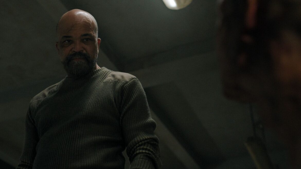 Quem é Isaac, líder da WLF em The Last of Us? — Conheça Isaac, líder da WLF em The Last of Us, e sua origem como ex-sargento da FEDRA que impacta a trama da série.