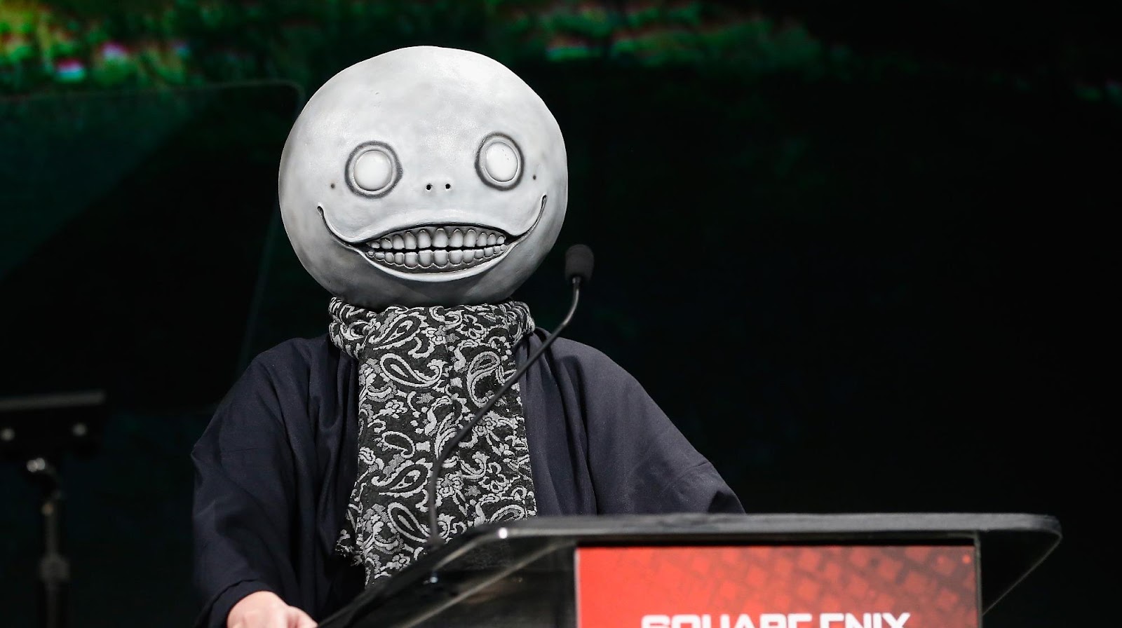 Yoko Taro autógrafos falsos