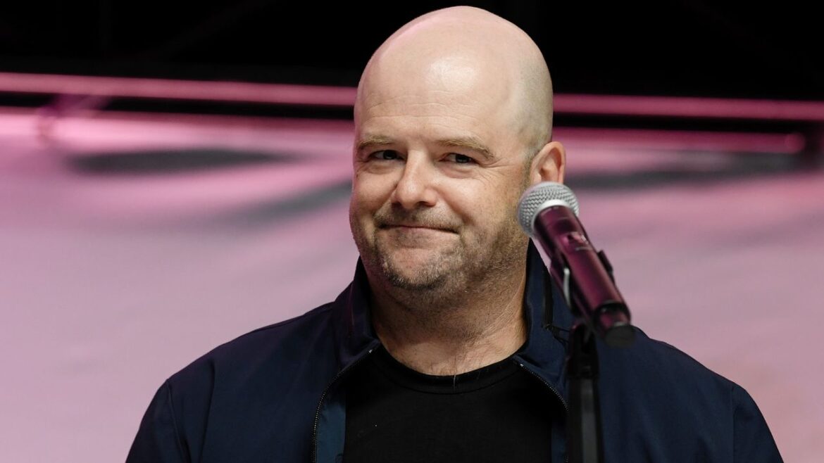 Cofundador da Rockstar comenta impacto da IA nos jogos — Dan Houser, cofundador da Rockstar, comenta sobre IA nos jogos e como o uso correto pode evitar conteúdos genéricos.