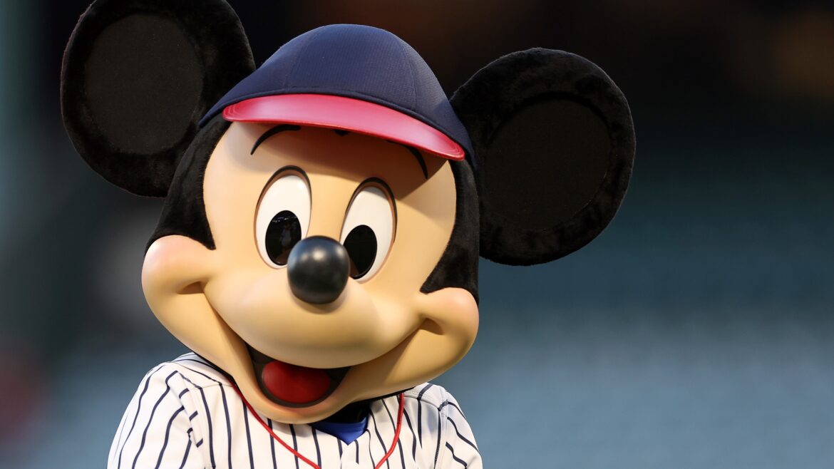 Disney descarta parceria com Roblox por questões de segurança infantil — Disney evita parceria com Roblox devido a preocupações sobre segurança infantil, apesar da audiência massiva do jogo.